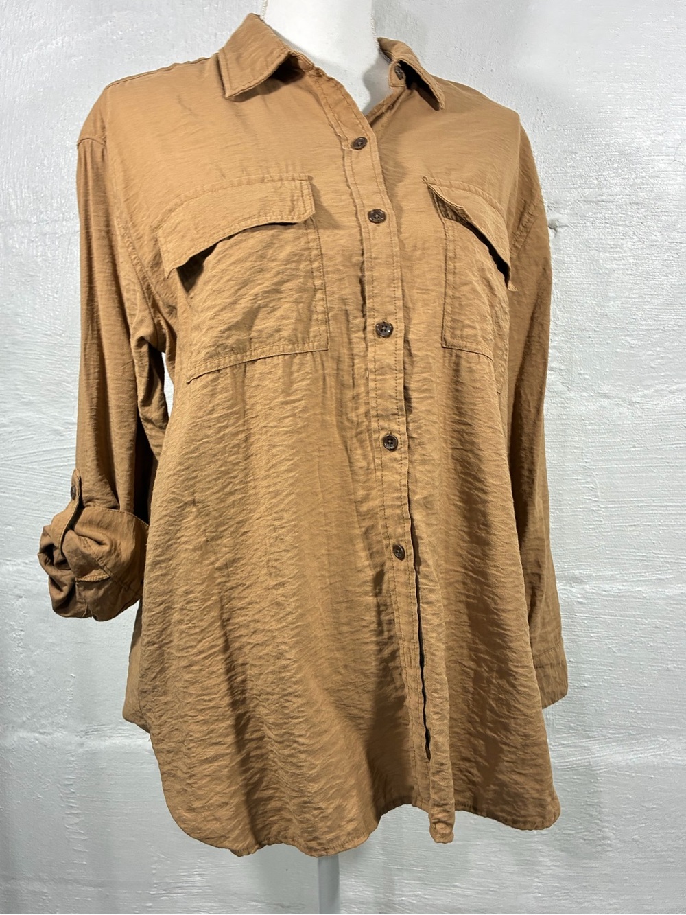 BANANA REPUBLIC WOMENS BUTTON SHIRT